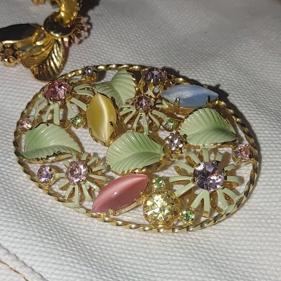 Austria Gold-Tone Rhinestone Floral Brooch Clip On Earrings Set Vintage Stamped - Picture 6 of 11